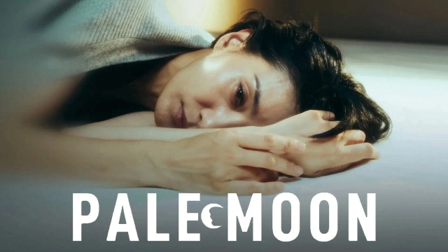 ماه رنگ پریده